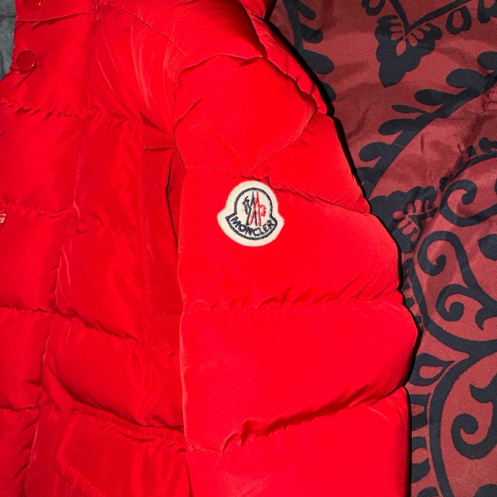 Kids Moncler winter coat with fur. Fits for ages 2-4 years old.